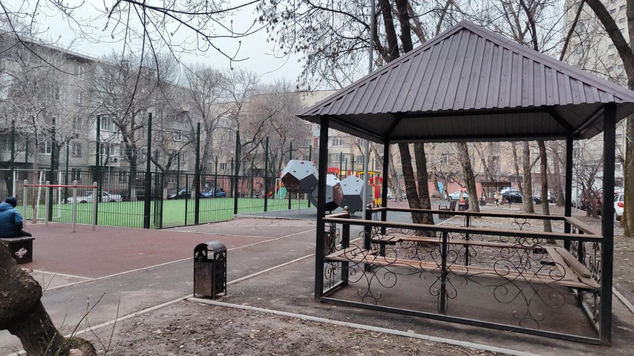 Апартаменты Золотой Квадрат 60 Кв2 Алматы Экстерьер фото