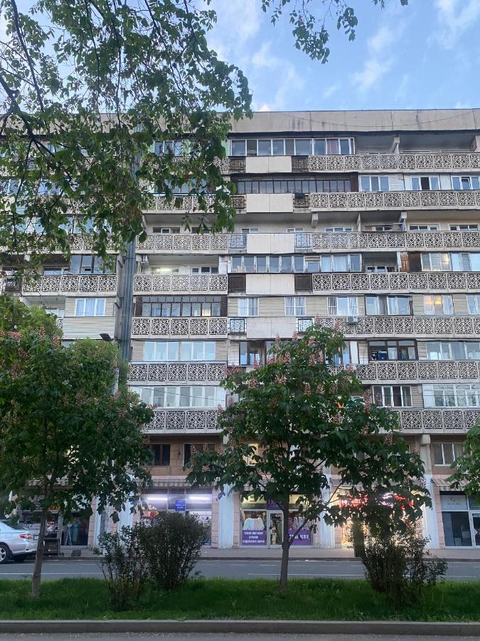 Апартаменты Золотой Квадрат 60 Кв2 Алматы Экстерьер фото